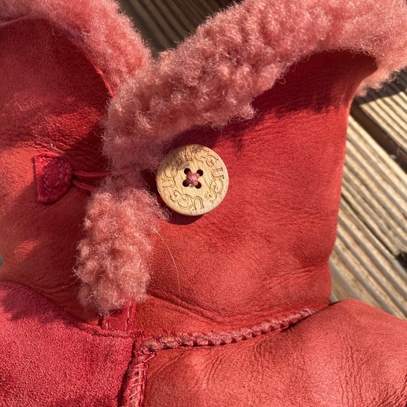 Ugg Bailey Buttoned Boots in Wine Red Color Size 6 - Picture 9 of 16